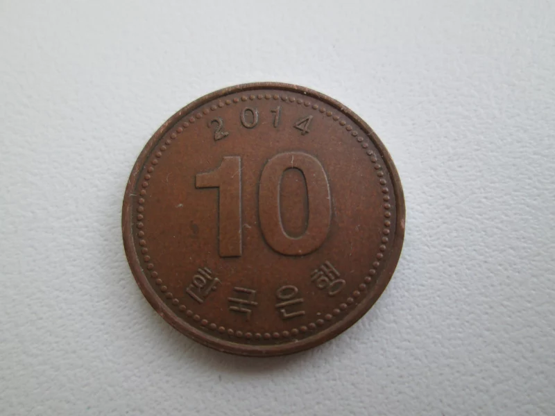 10 южнокорейских вон одной монетой, (решка), корейские деньги